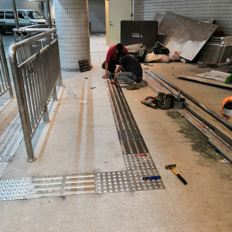 不锈钢盲道板
