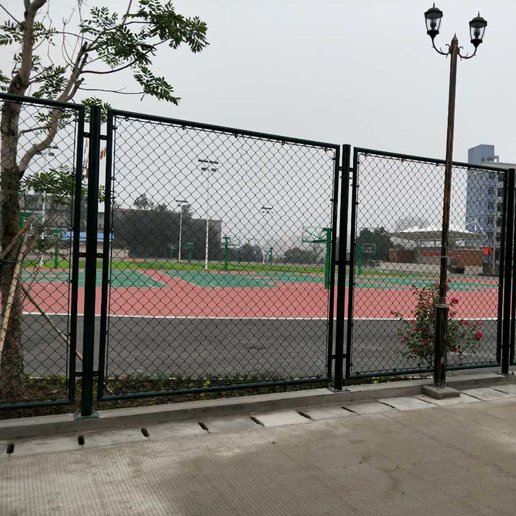 学校操场围网